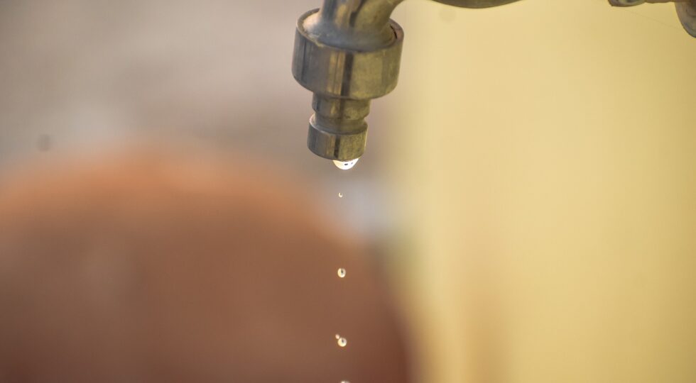 leaky sink faucet tap